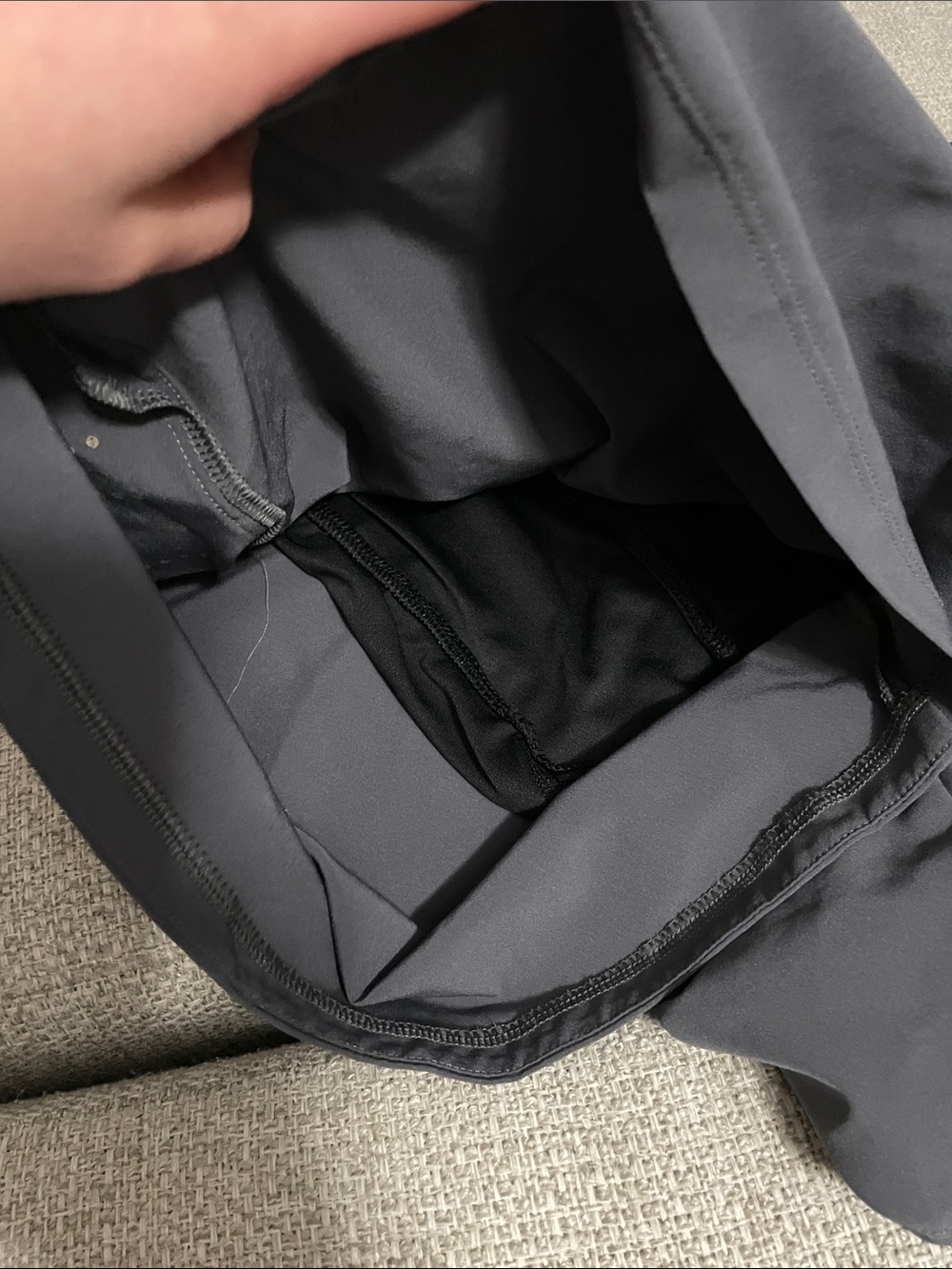 Men’s Under Armour shorts - Picture 3 of 4